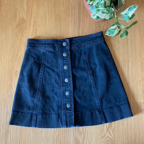 Madewell Metropolis Snap Black Denim Skirt - Picture 3 of 11